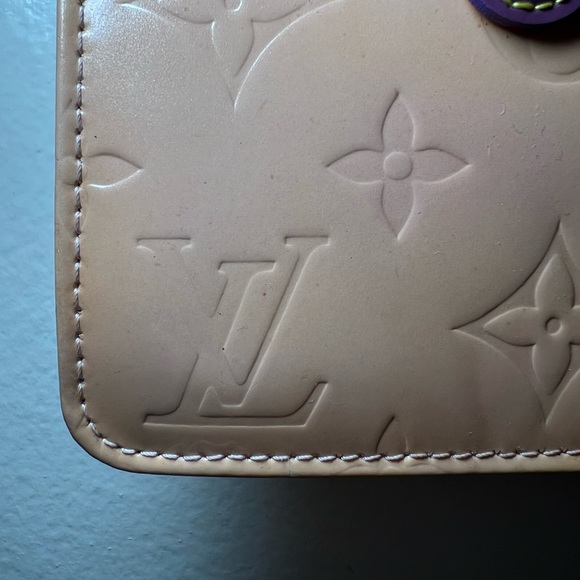 LOUIS VUITTON VERNIS FLOWERS POCHETTE - Picture 8 of 8